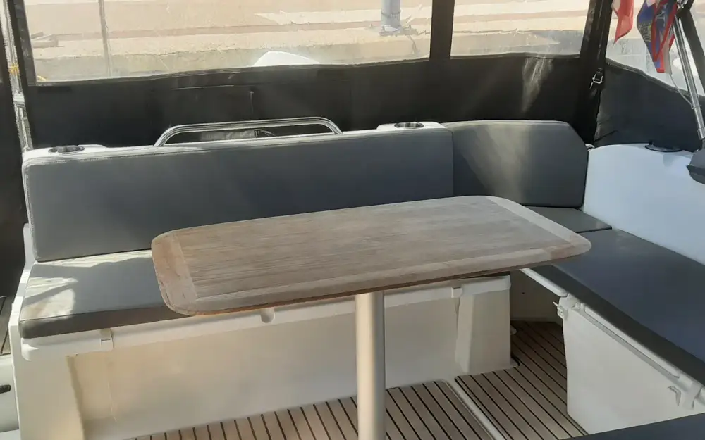 slider 1 Beneteau Antares 8 OB