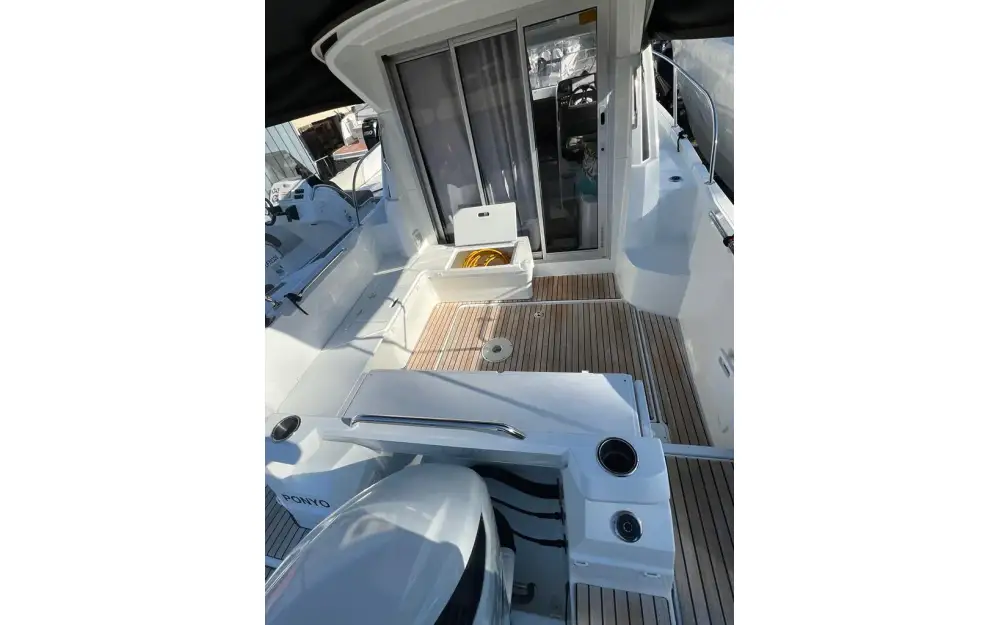 slider 2 Beneteau Antares 8 OB