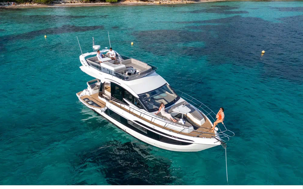 slider 7 Galeon 480 Fly