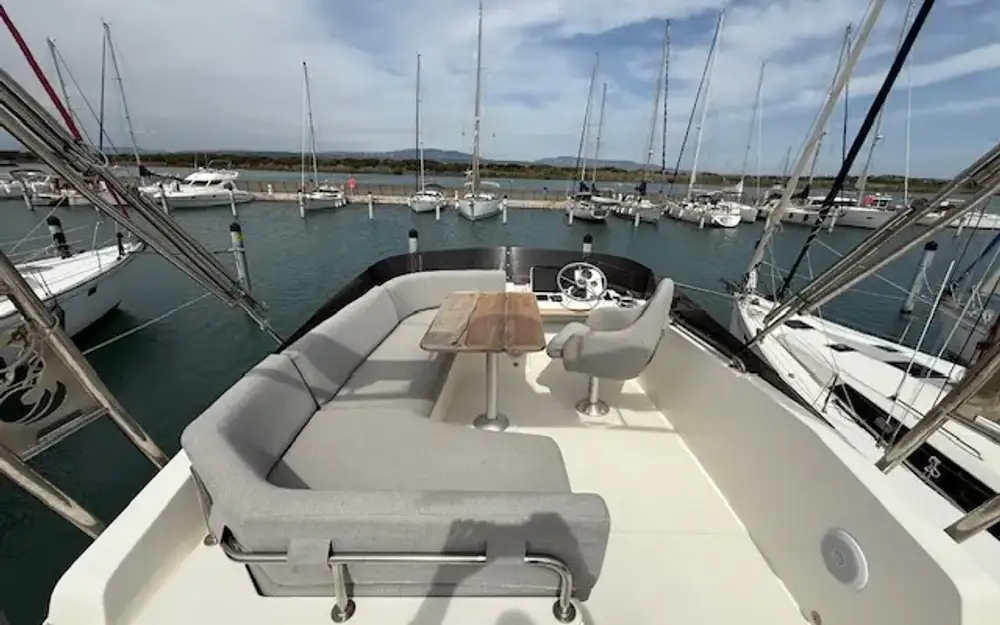 slider 9 Beneteau Swift Trawler 35