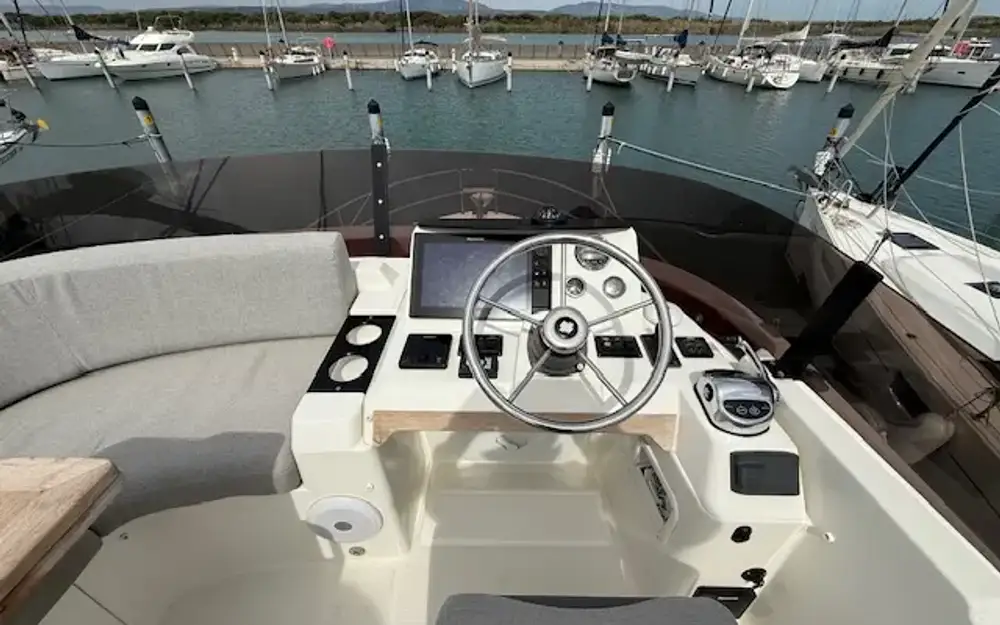 slider 10 Beneteau Swift Trawler 35