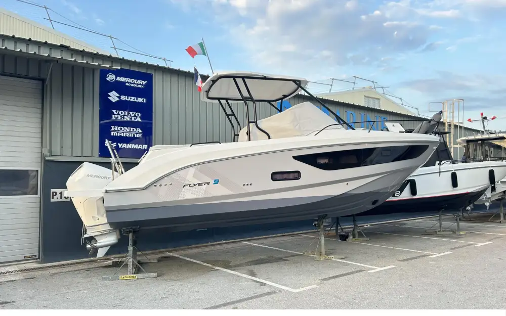 slider 1 Beneteau Flyer 9 Sundeck