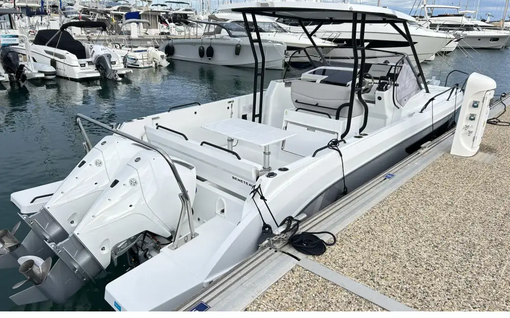 slider 4 Beneteau Flyer 9 Sundeck