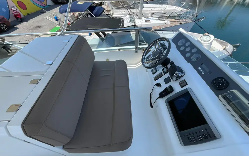 slider 11 Fairline Squadron 42