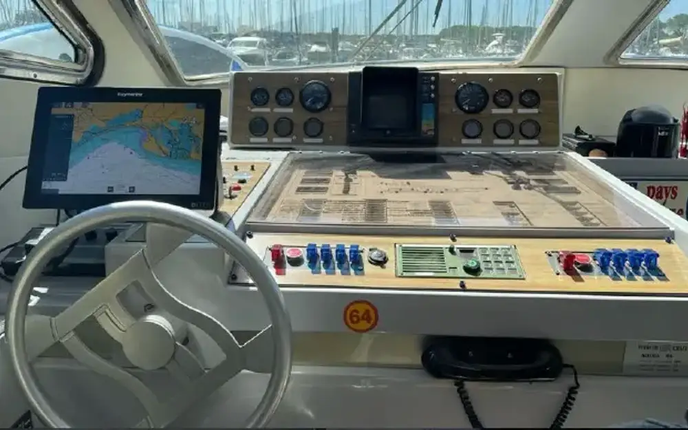 slider 5 Ferretti Altura 44