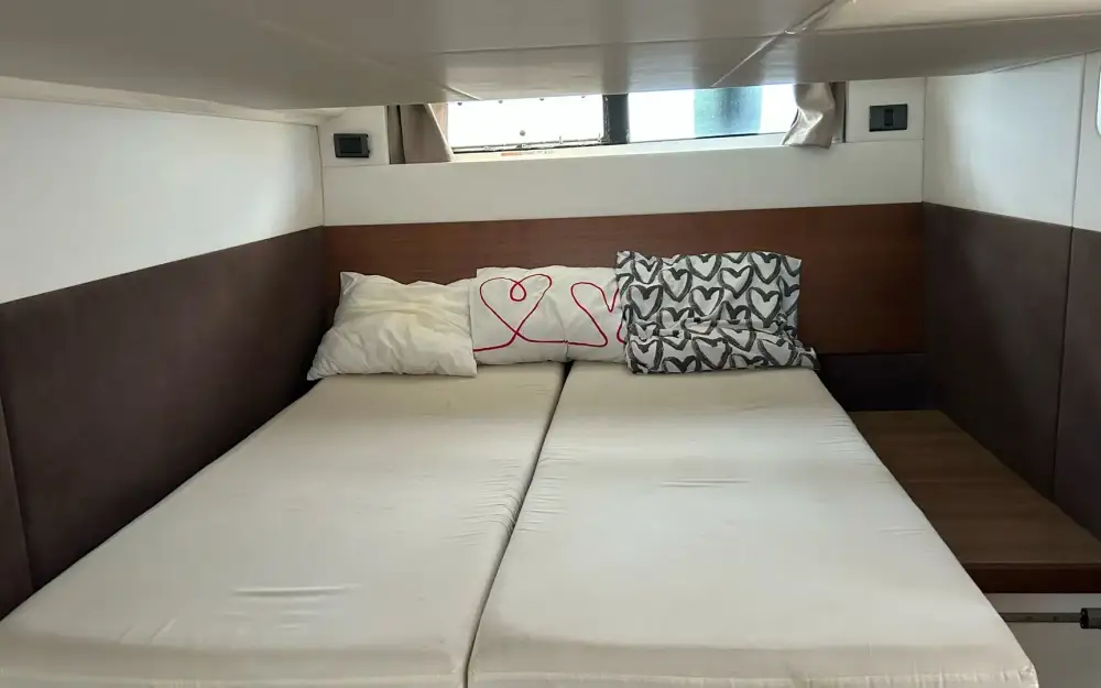slider 11 Sealine  F 42