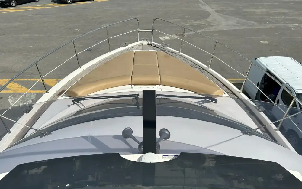 slider 13 Sealine  F 42