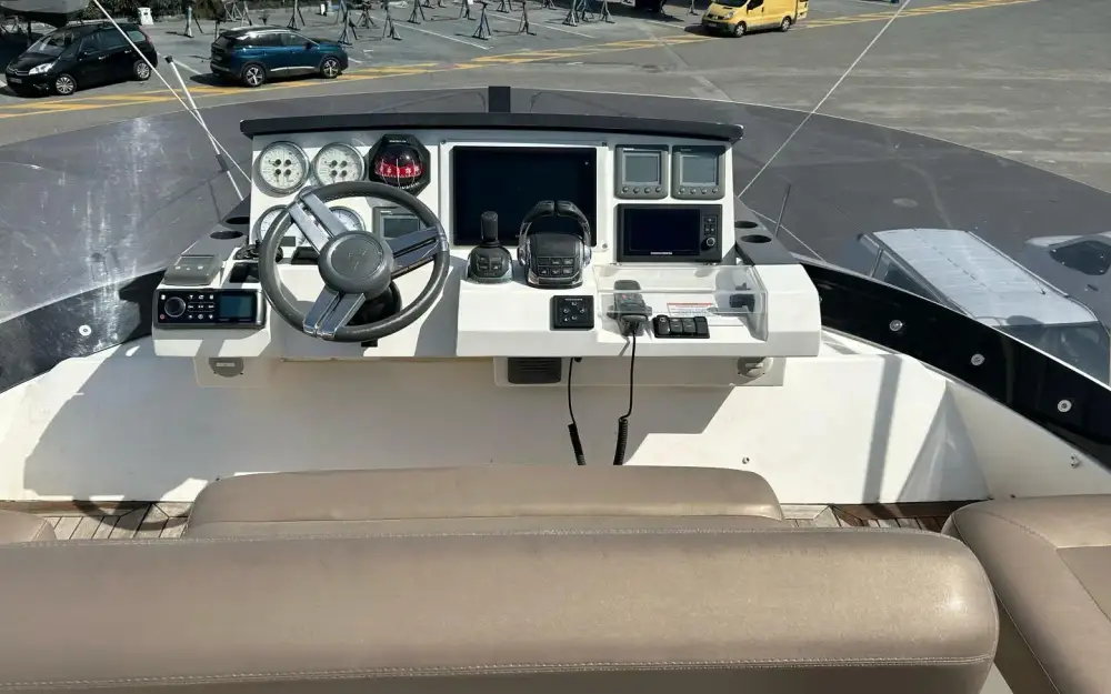 slider 4 Sealine  F 42
