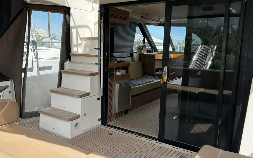 slider 6 Sealine  F 42