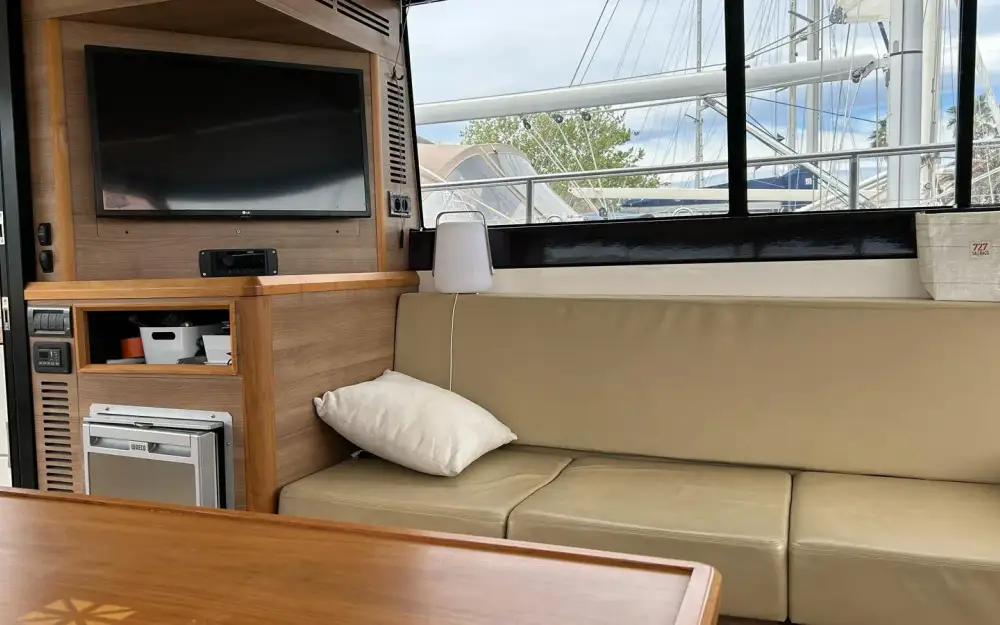 slider 8 Sealine  F 42