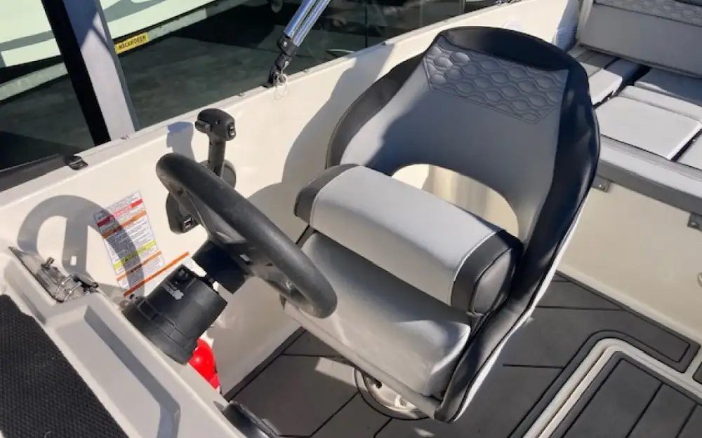 slider 6 Bayliner Element M19