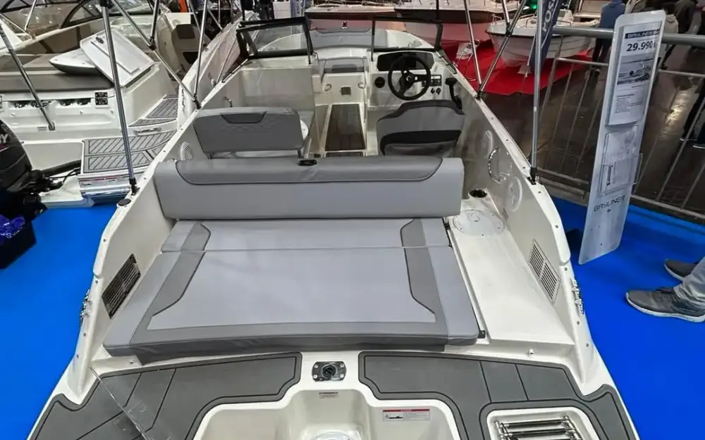 slider 4 Bayliner Element M19