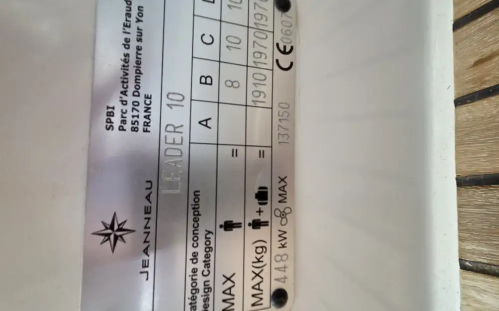 slider 6 Jeanneau Leader 10