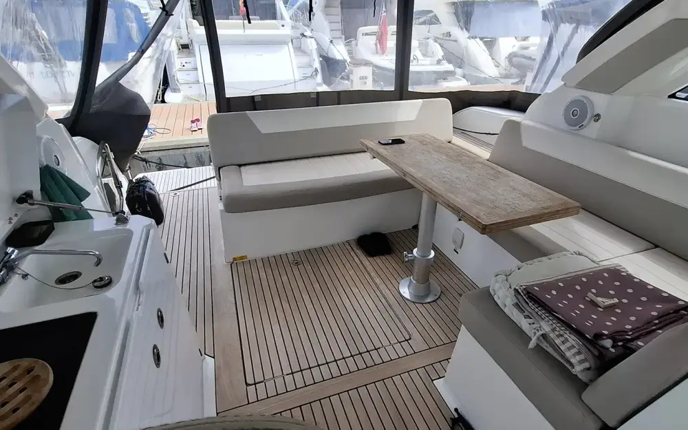 slider 6 Jeanneau Leader 40