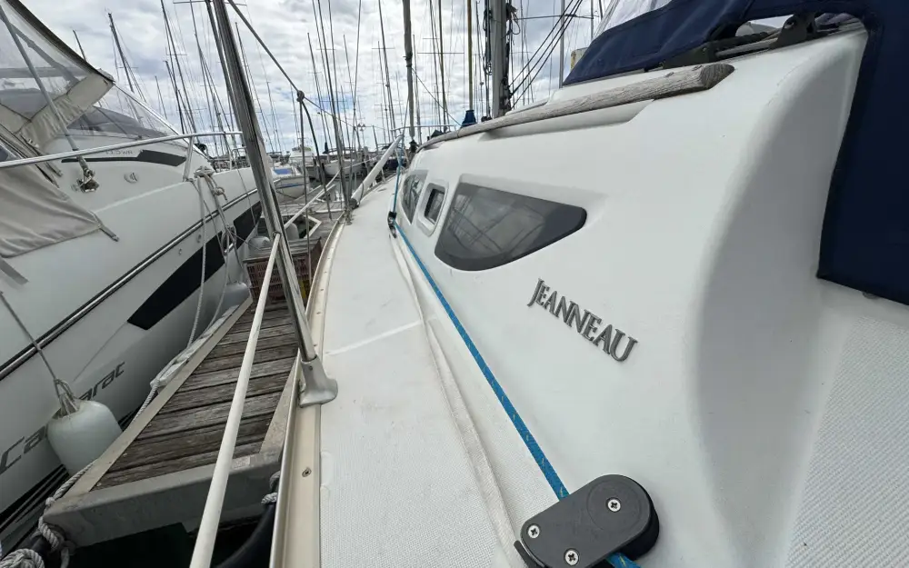 slider 6 Jeanneau Sun Odyssey 32 Legend