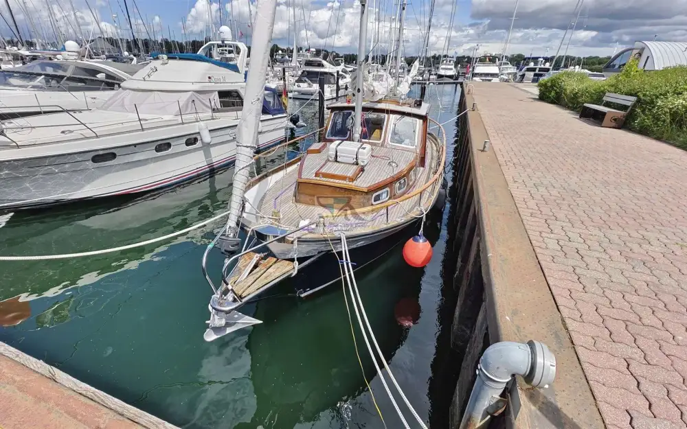 slider 12 Siltala Yachts Nauticat 33