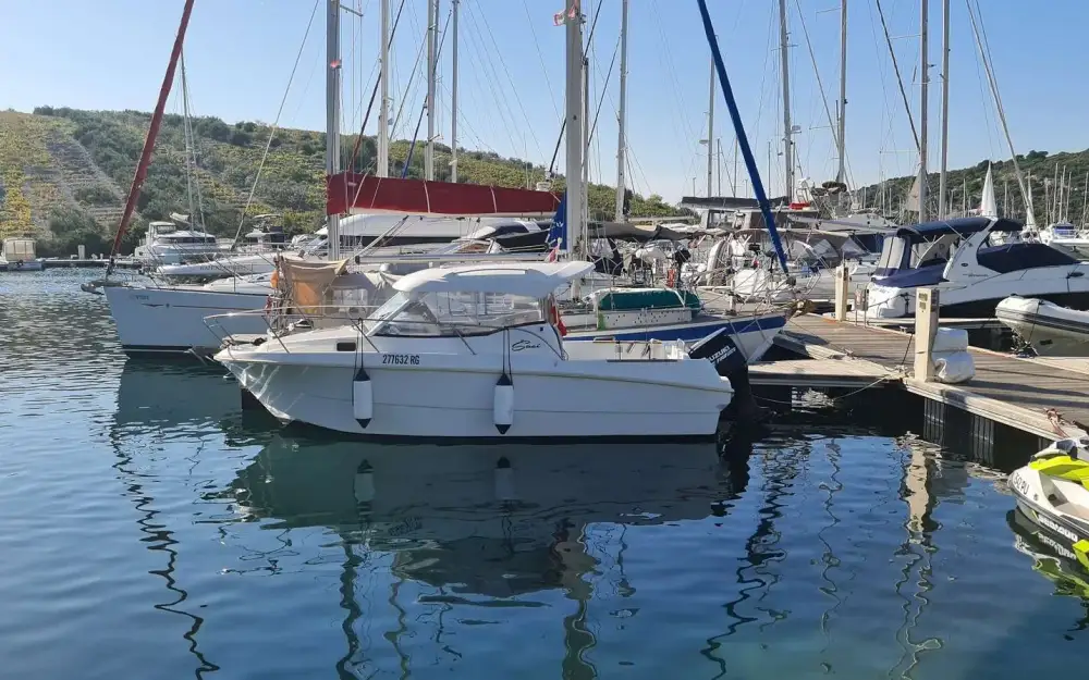 slider 3 Beneteau Antares 750 HB