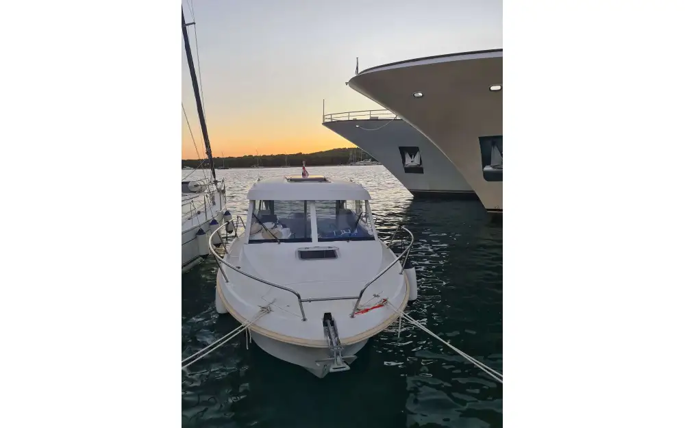 slider 4 Beneteau Antares 750 HB