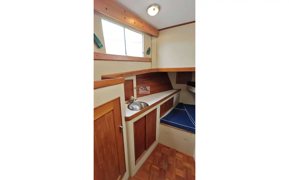 slider 16 Grand Banks  48