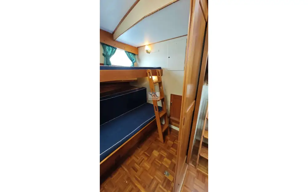 slider 17 Grand Banks  48