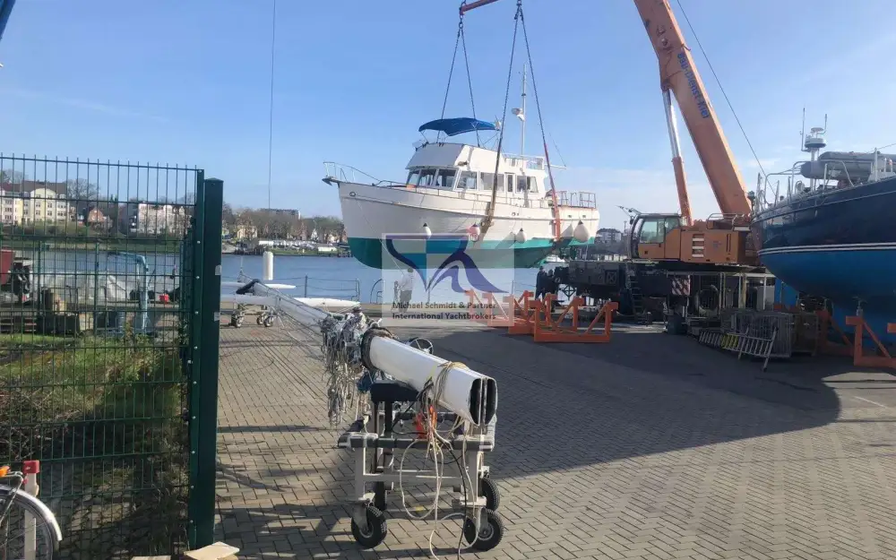 slider 23 Grand Banks  48