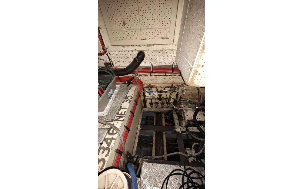 slider 6 Grand Banks  48