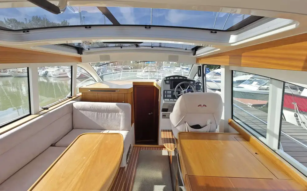 slider 2 Nimbus  365 Coupe