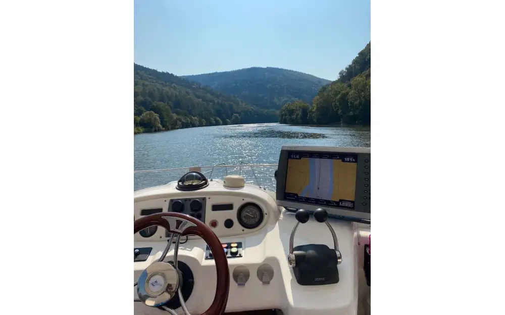 slider 6 Sealine  360