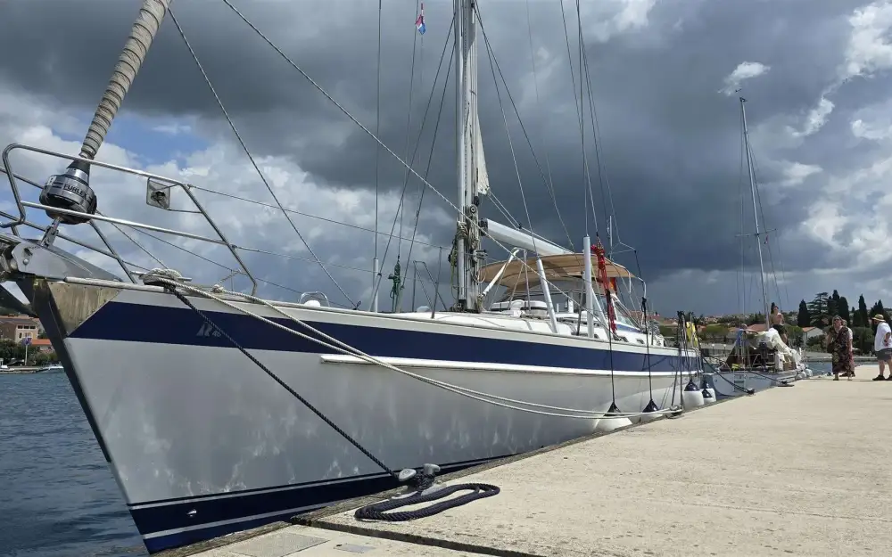 slider 1 Hallberg Rassy  48