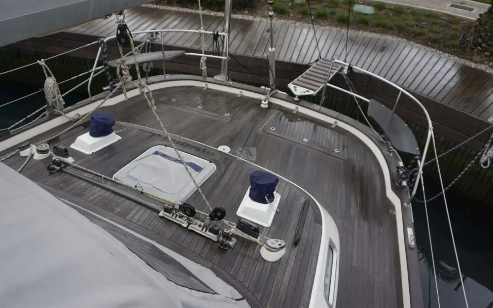 slider 19 Hallberg Rassy  48