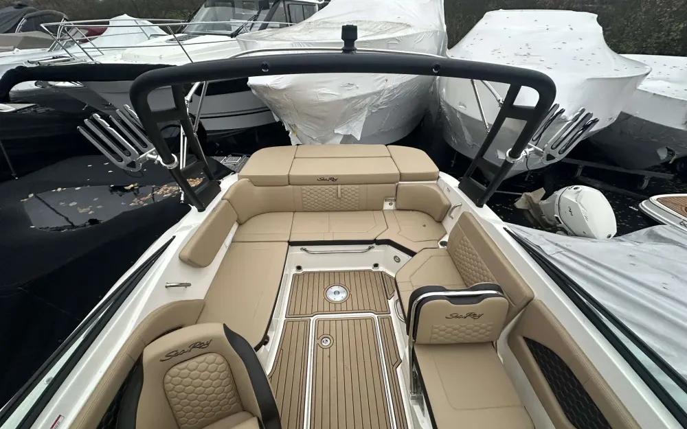 Sea RaySea Ray 230 SSE