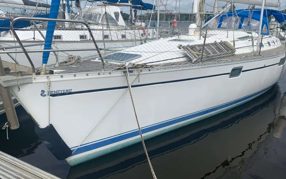 slider 1 Beneteau Oceanis 440