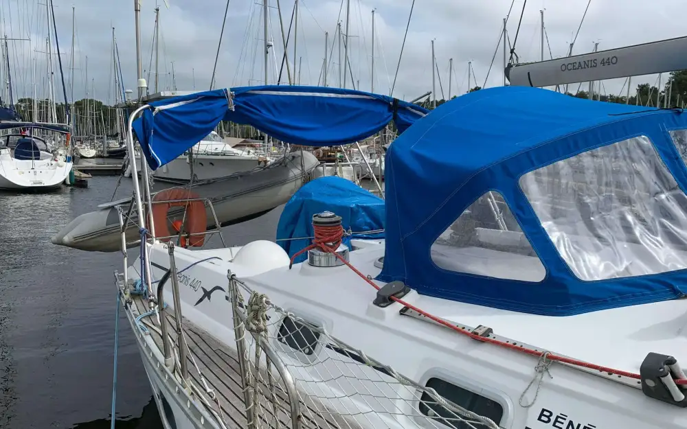 slider 4 Beneteau Oceanis 440