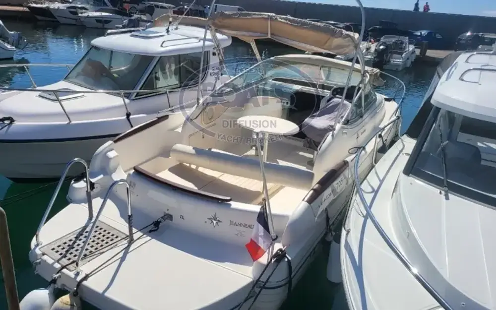 slider 1 Jeanneau Leader 705