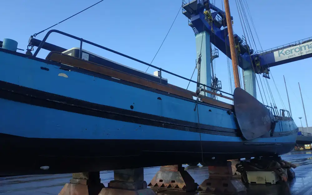 slider 17 Bateau Logement Tjalk authentique rare avec ses agrées mât voile dérives