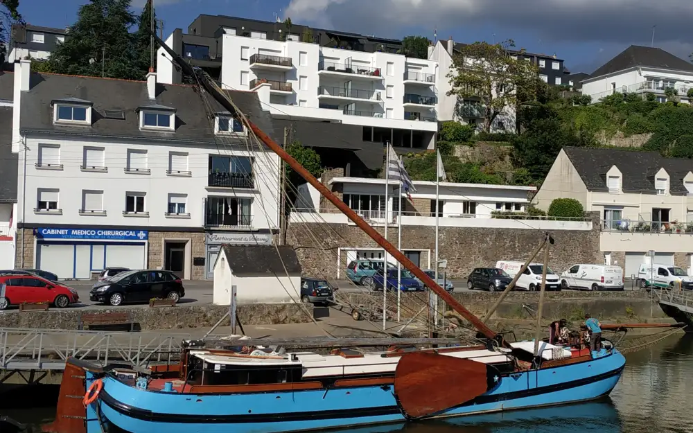slider 26 Bateau Logement Tjalk authentique rare avec ses agrées mât voile dérives