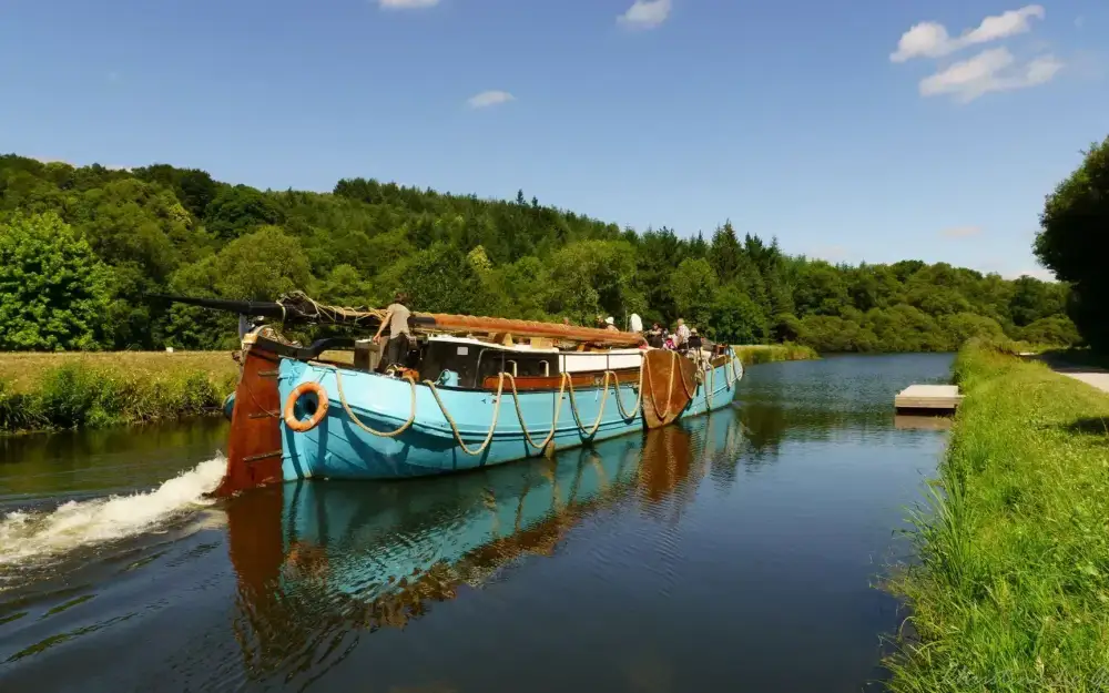 slider 15 Bateau Logement Tjalk authentique rare avec ses agrées mât voile dérives