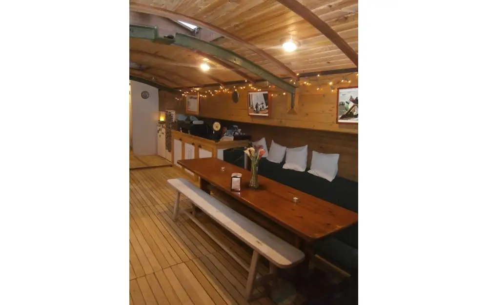 slider 3 Bateau Logement Tjalk authentique rare avec ses agrées mât voile dérives