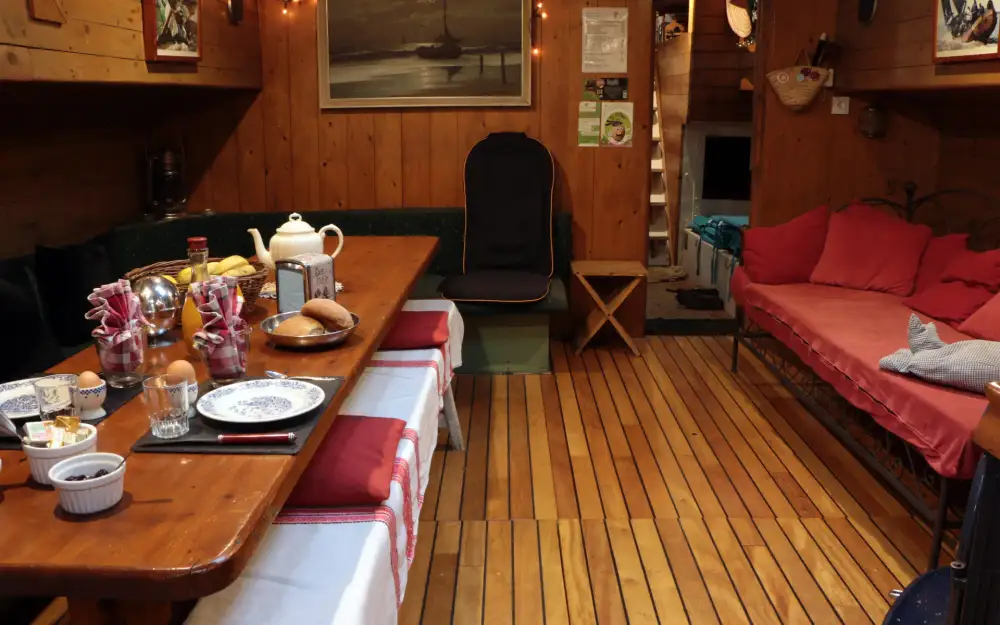 slider 2 Bateau Logement Tjalk authentique rare avec ses agrées mât voile dérives