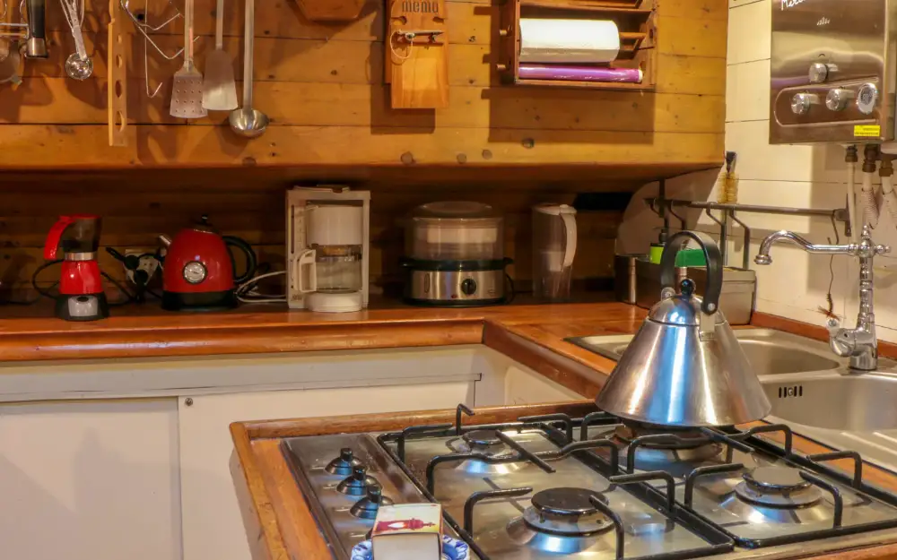 slider 6 Bateau Logement Tjalk authentique rare avec ses agrées mât voile dérives