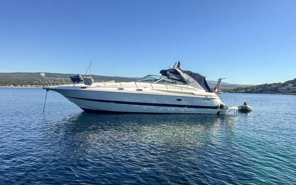 slider 0 Cruisers Yachts  4270 Esprit
