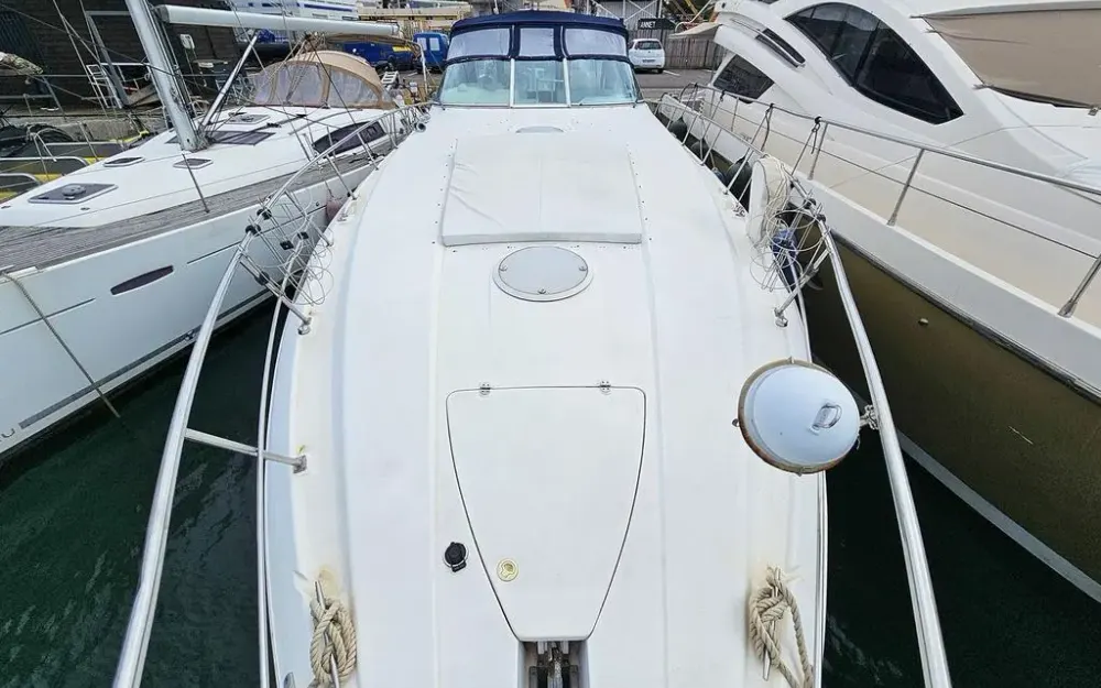slider 9 Cruisers Yachts  4270 Esprit