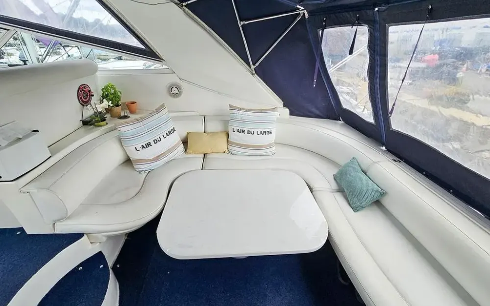 slider 11 Cruisers Yachts  4270 Esprit