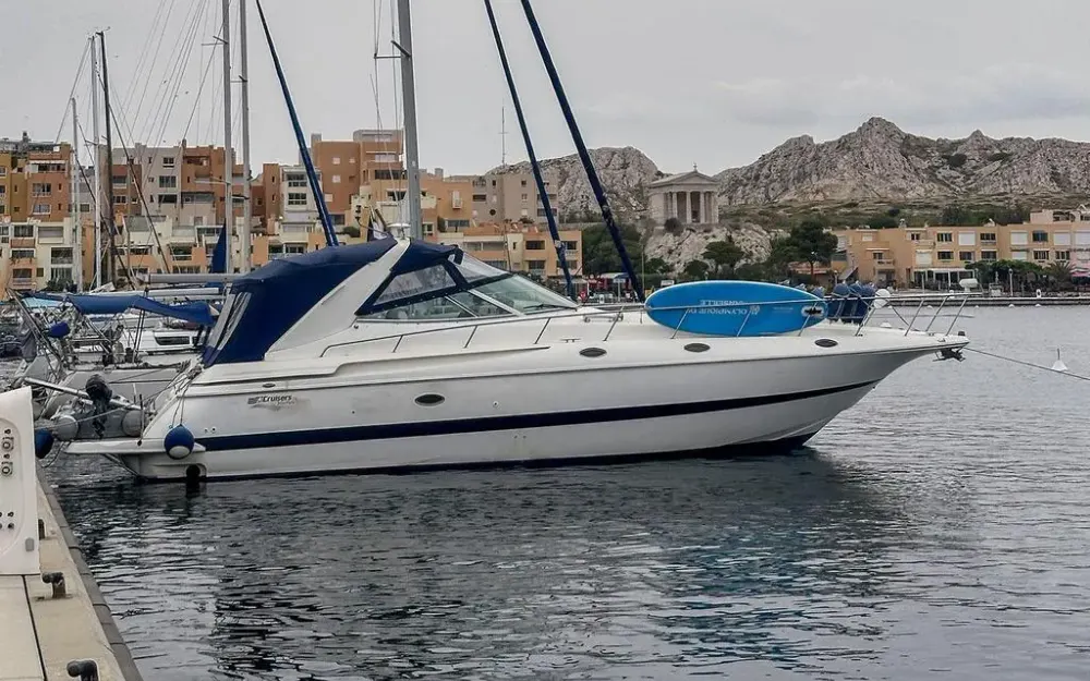 slider 4 Cruisers Yachts  4270 Esprit