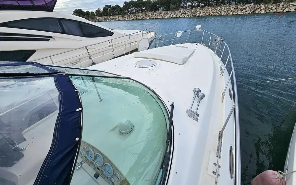 slider 7 Cruisers Yachts  4270 Esprit