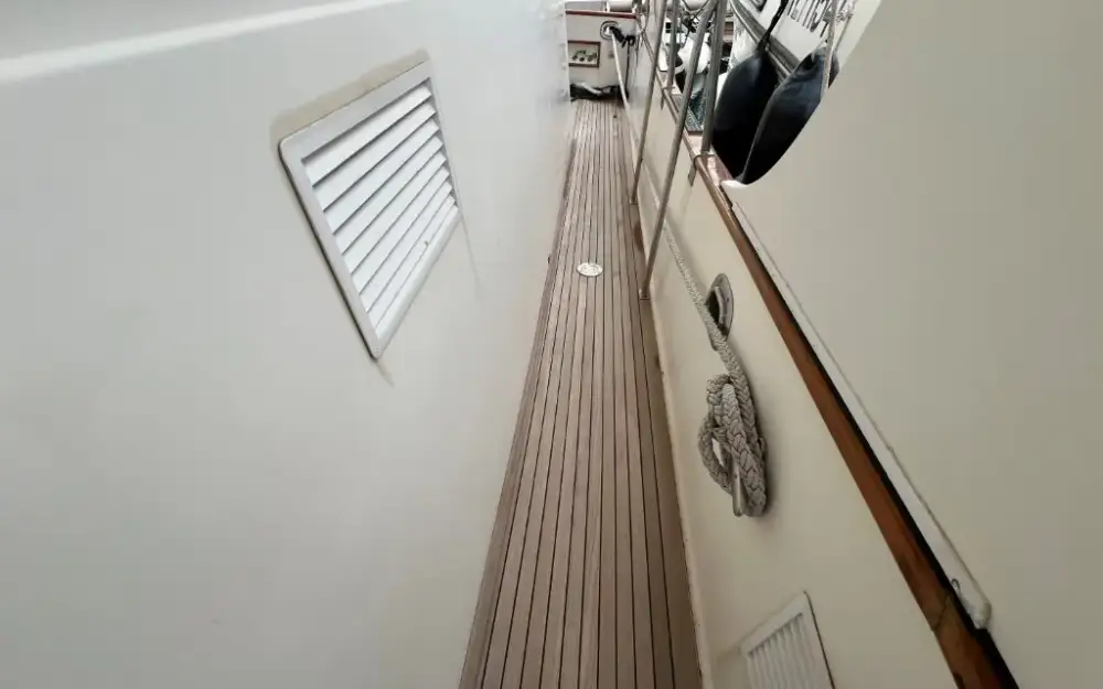 slider 12 Grand Banks  36 Europa