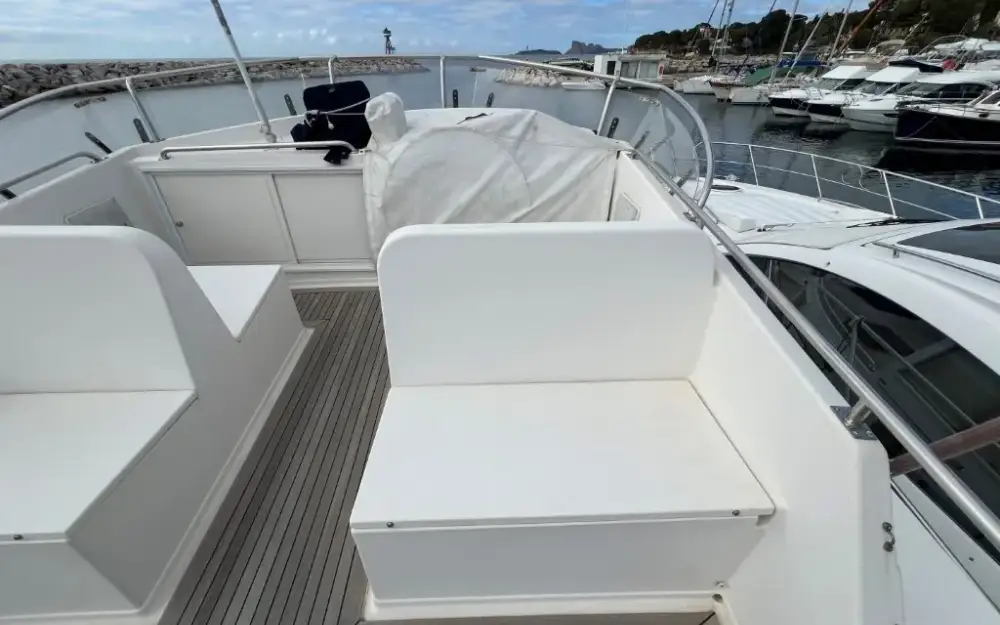 slider 16 Grand Banks  36 Europa
