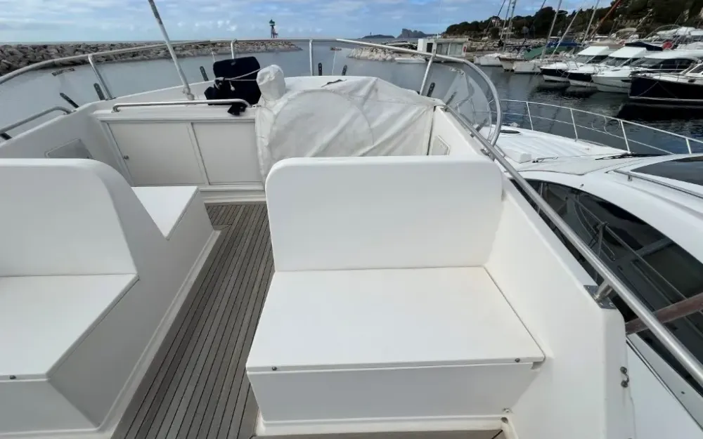 slider 16 Grand Banks  36 Europa - null