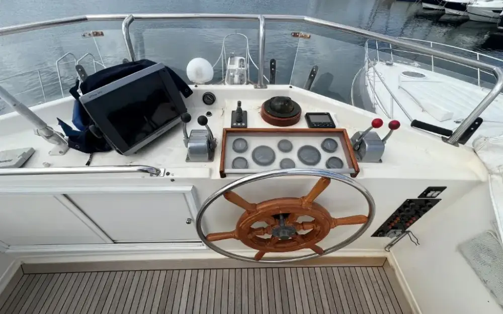 slider 18 Grand Banks  36 Europa