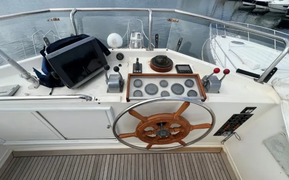 slider 18 Grand Banks  36 Europa - null